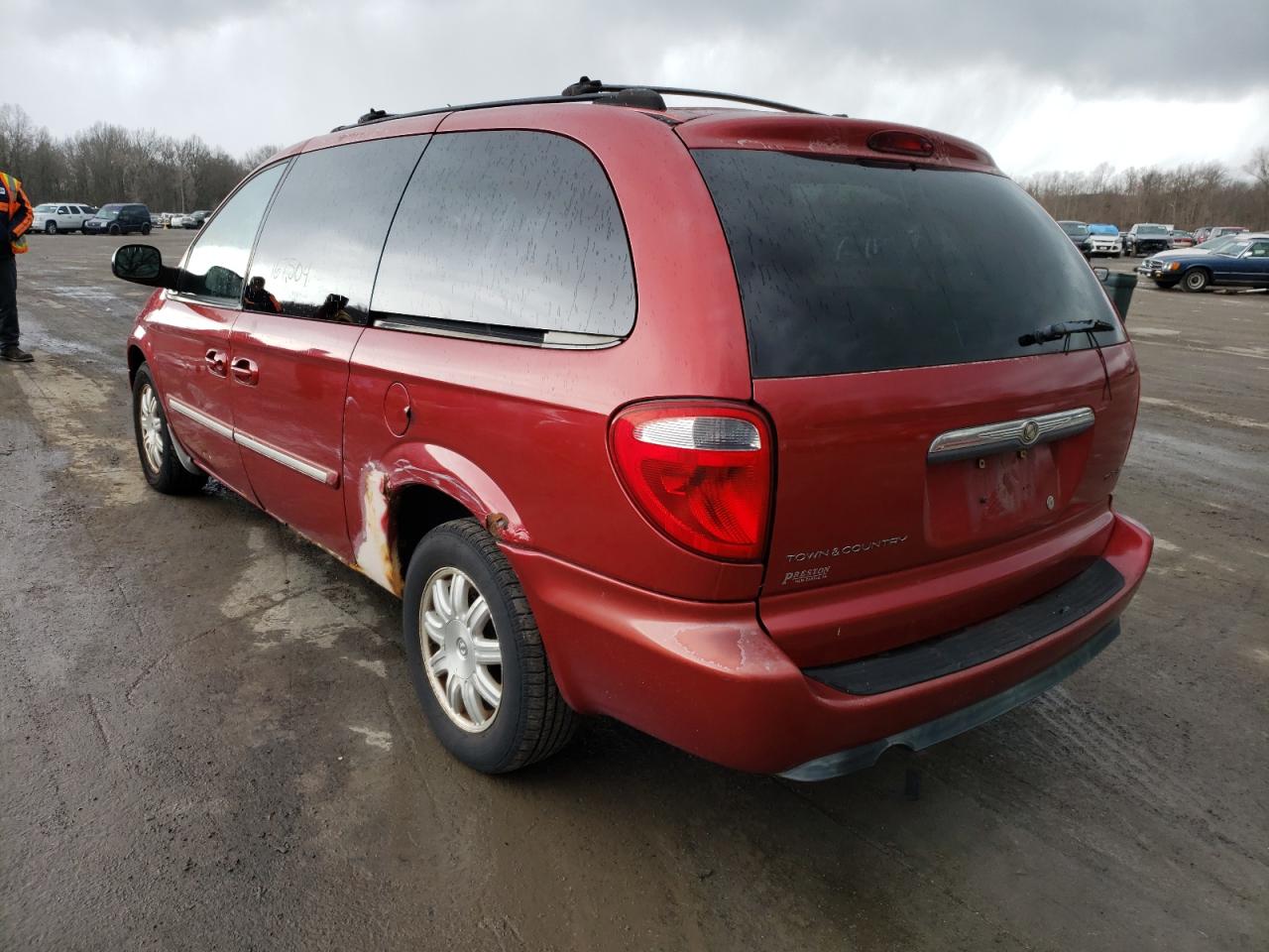 Photo 3 from auction – 2005 CHRYSLER TOWN & COU with VIN 2C4GP54L85R388961