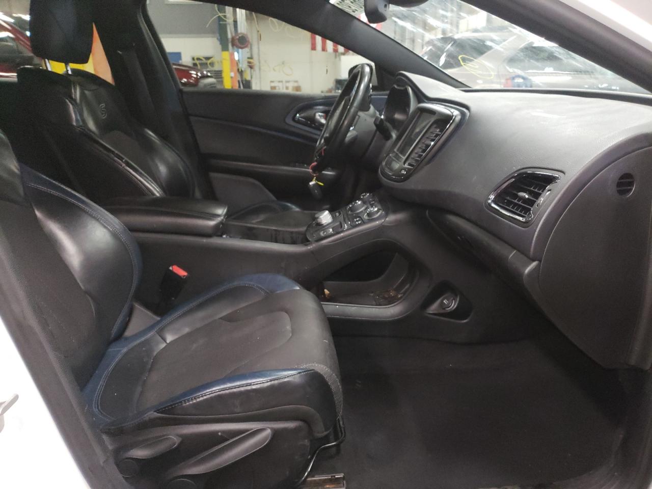Photo 5 from auction – 2015 CHRYSLER 200 S with VIN 1C3CCCDG5FN711688