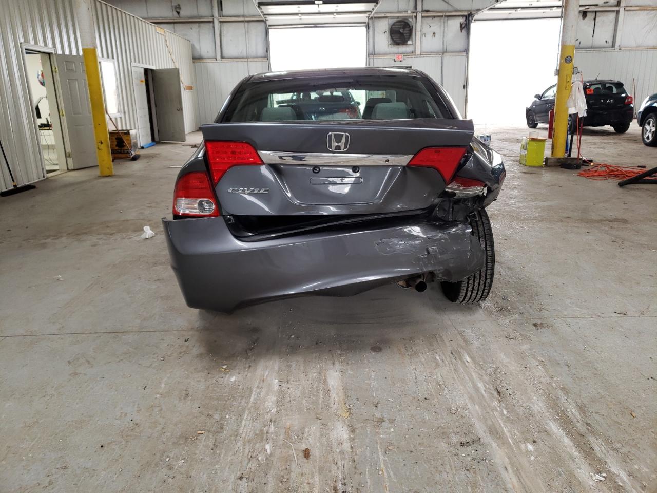 Photo 9 from auction – 2010 HONDA CIVIC LX with VIN 19XFA1F55AE074863