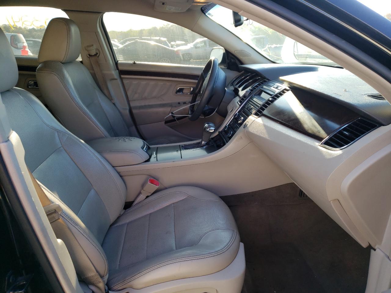 Photo 5 from auction – 2011 FORD TAURUS LIM with VIN 1FAHP2JW7BG190103