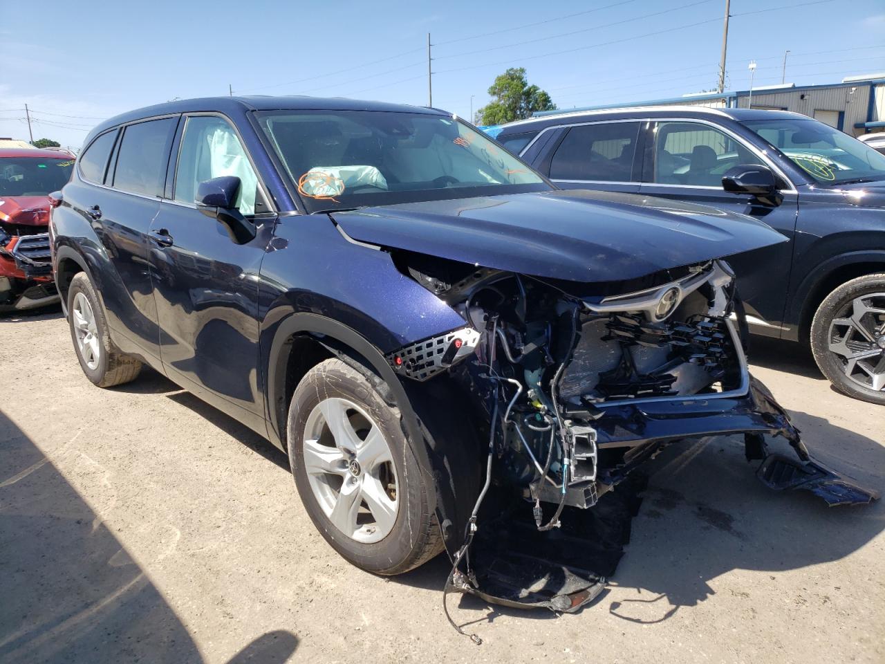 TOYOTA HIGHLANDER 2021 with VIN 5TDCZRAH9MS526769 - Photo from auction