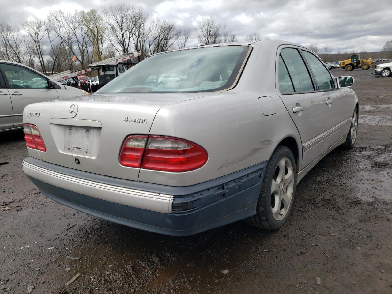 Photo 4 from auction – 2002 MERCEDES-BENZ E 320 4MAT with VIN WDBJF82J22X069644