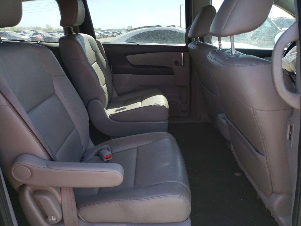 Photo 6 from auction – 2015 HONDA ODYSSEY TO with VIN 5FNRL5H95FB090044