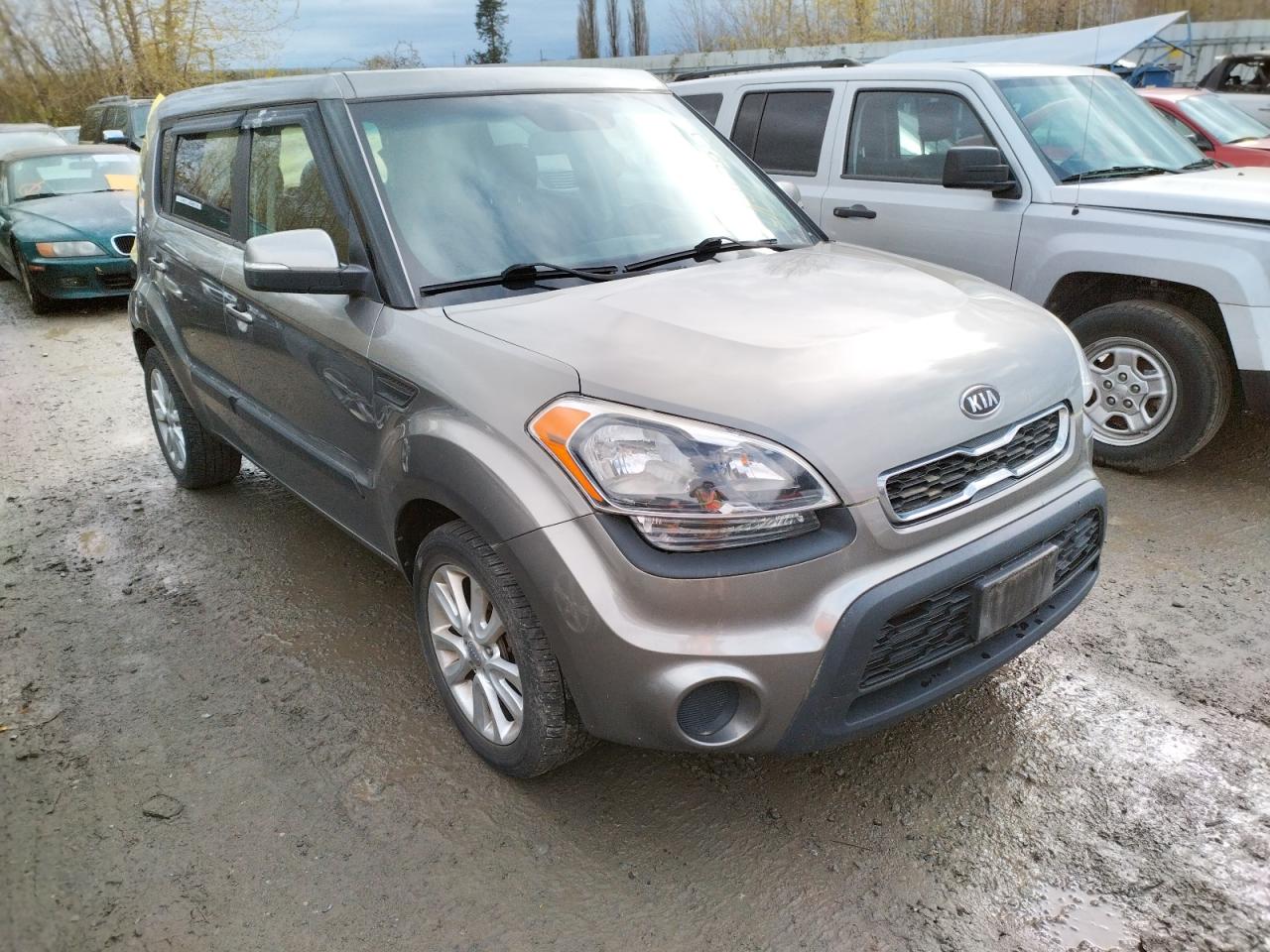 KIA SOUL + 2012 with VIN KNDJT2A64C7385794 - Photo from auction
