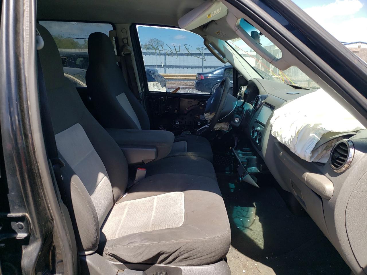Photo 5 from auction – 2004 FORD EXPEDITION with VIN 1FMRU13W64LB17535