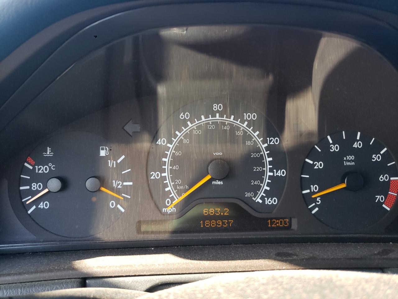 Photo 8 from auction – 1999 MERCEDES-BENZ E 320 with VIN WDBJF65H4XA928806