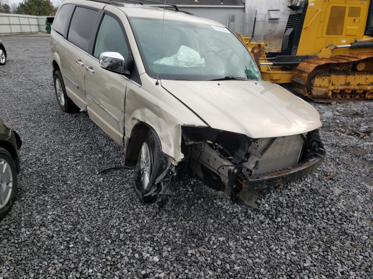 CHRYSLER TOWN & COU 2015 with VIN 2C4RC1CG2FR574062 - Photo from auction