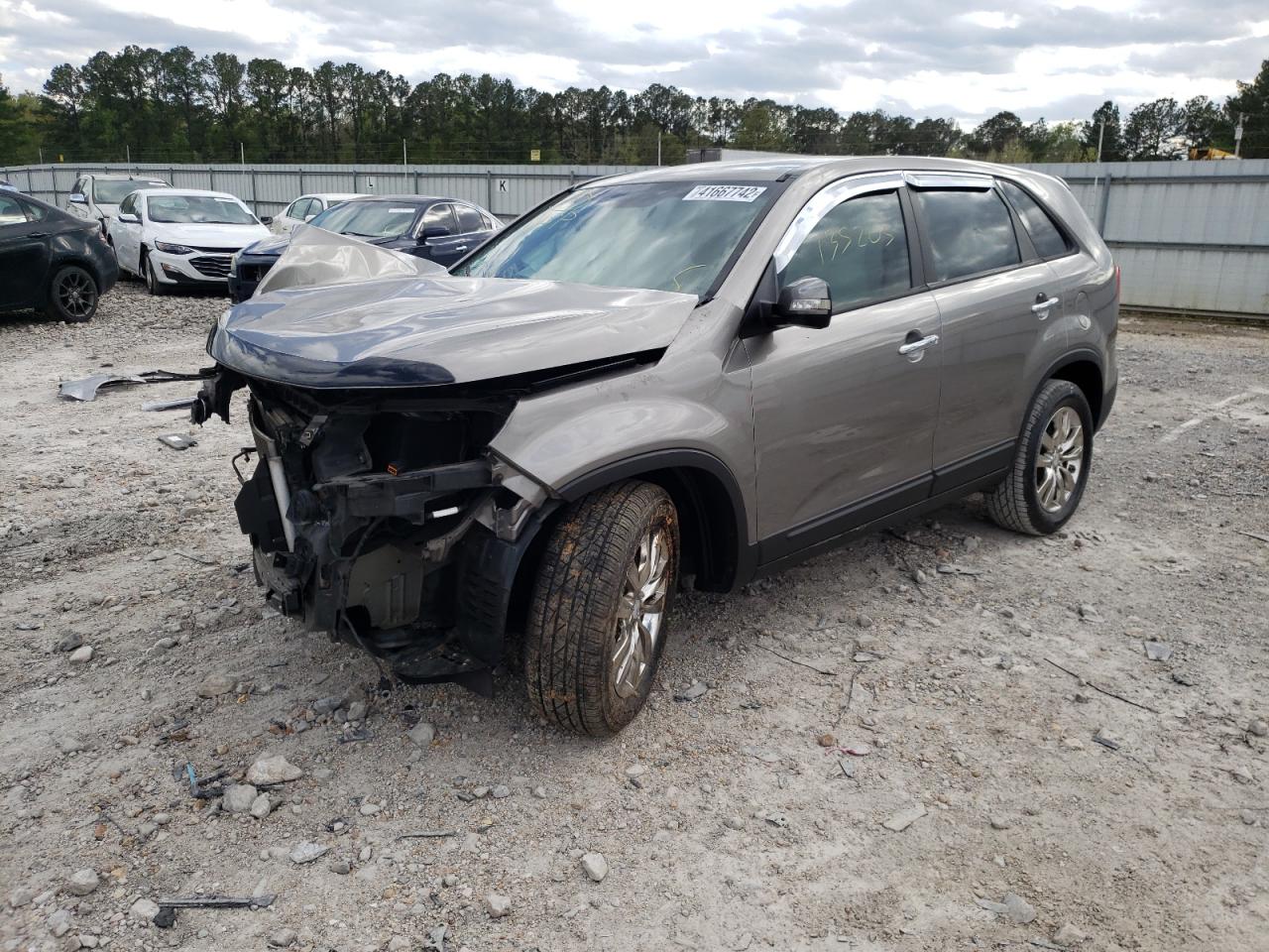 Photo 2 from auction – 2011 KIA SORENTO EX with VIN 5XYKU4A25BG028510