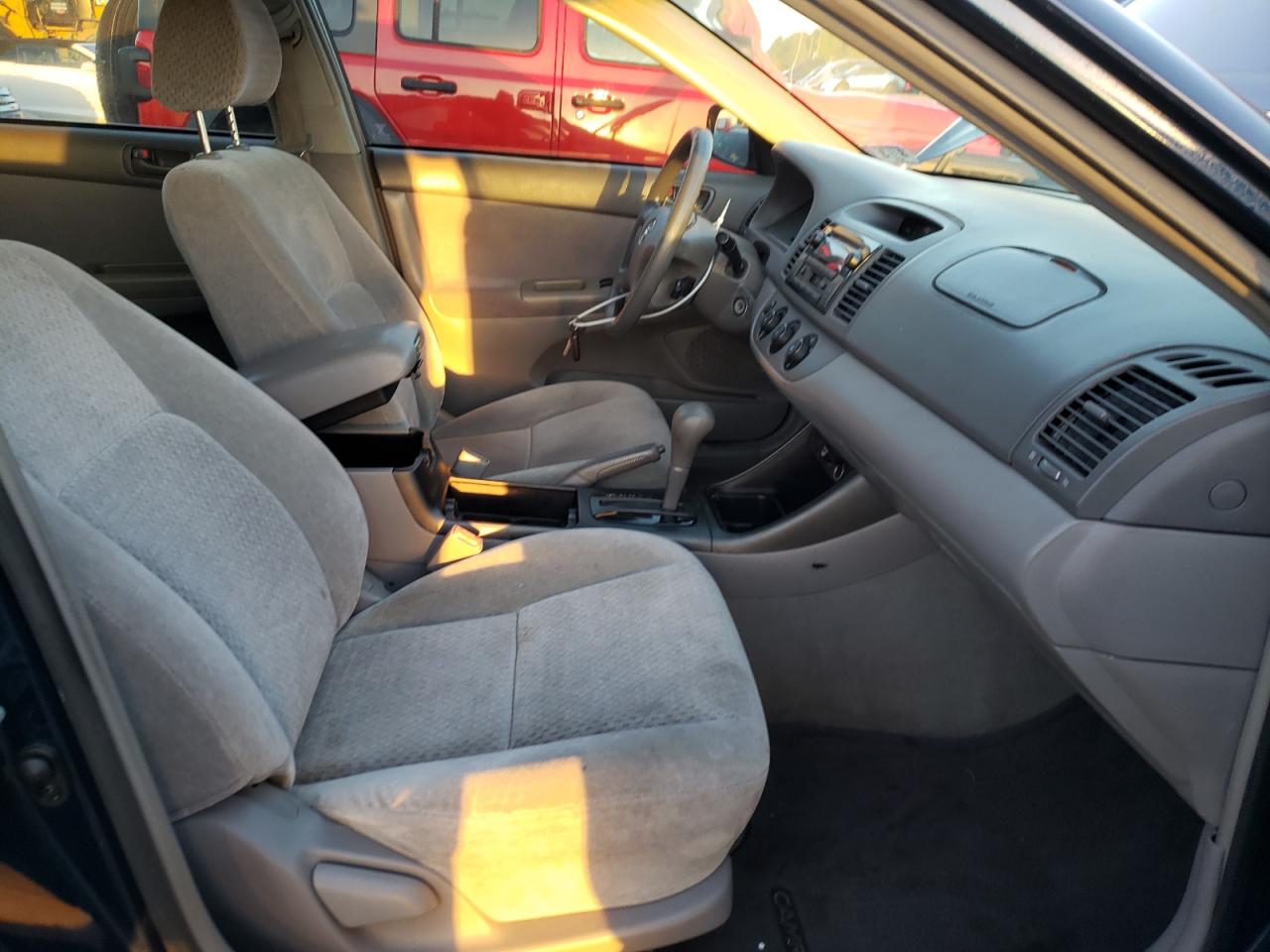 Photo 5 from auction – 2002 TOYOTA CAMRY LE with VIN 4T1BE32K02U640100