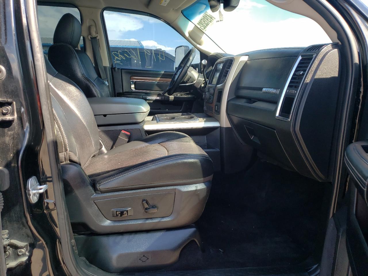 Photo 5 from auction – 2015 RAM 2500 SLT with VIN 3C6UR5DL6FG548900