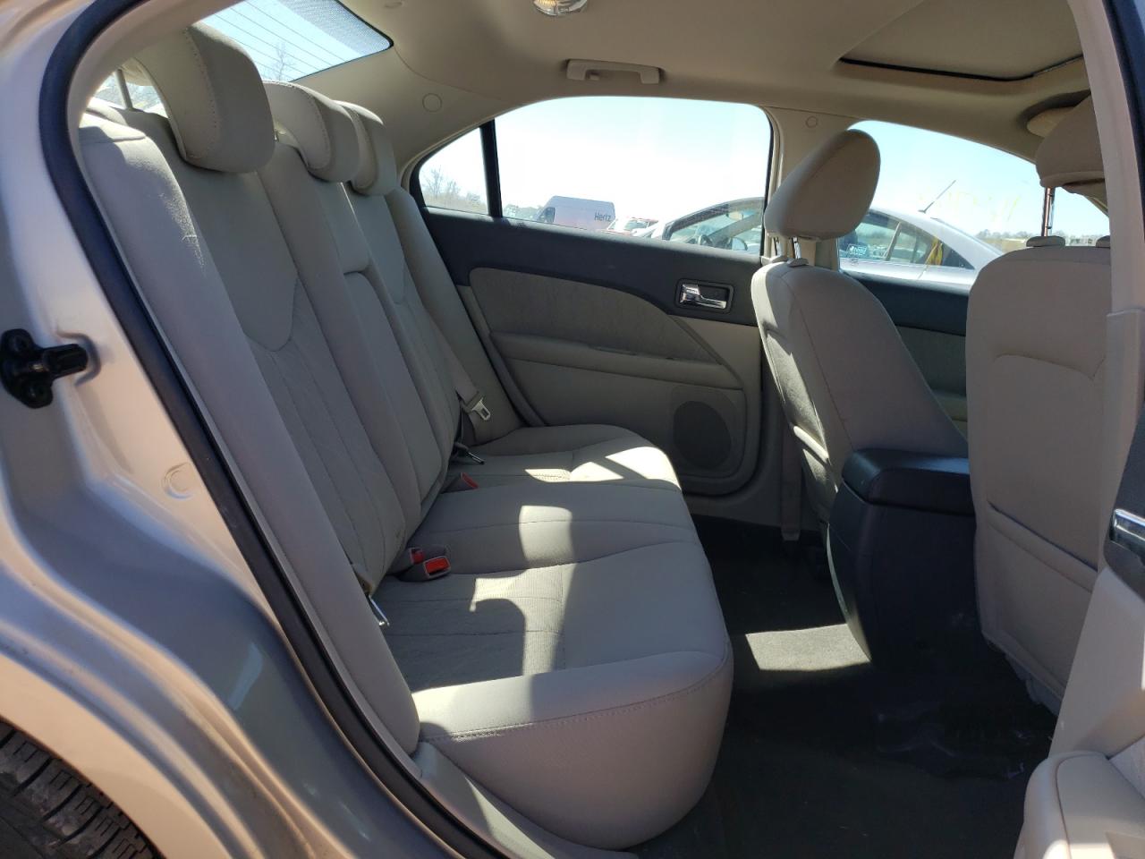 Photo 6 from auction – 2010 MERCURY MILAN with VIN 3MEHM0HA3AR632205