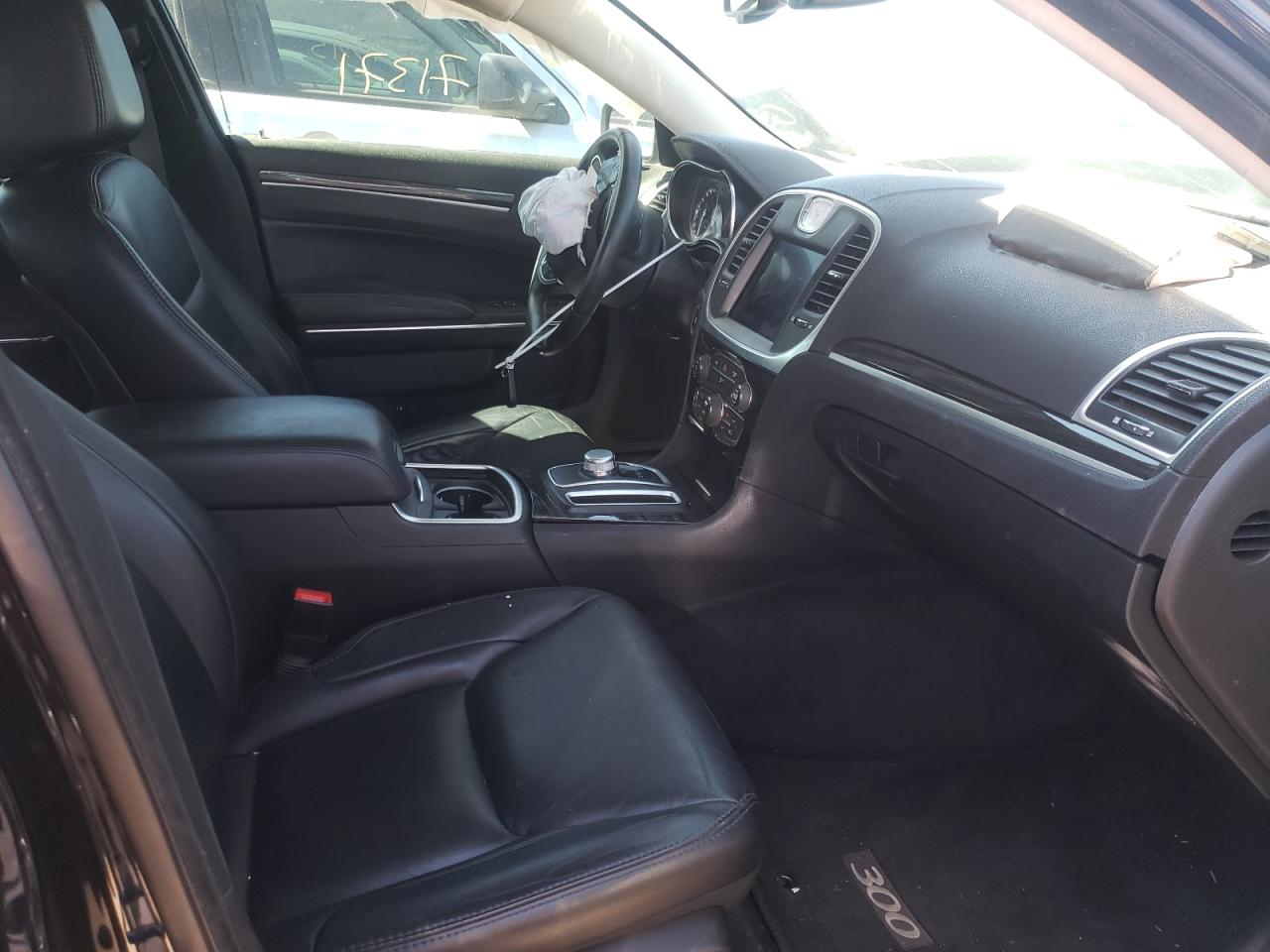 Photo 5 from auction – 2017 CHRYSLER 300 LIMITE with VIN 2C3CCAAG2HH621693