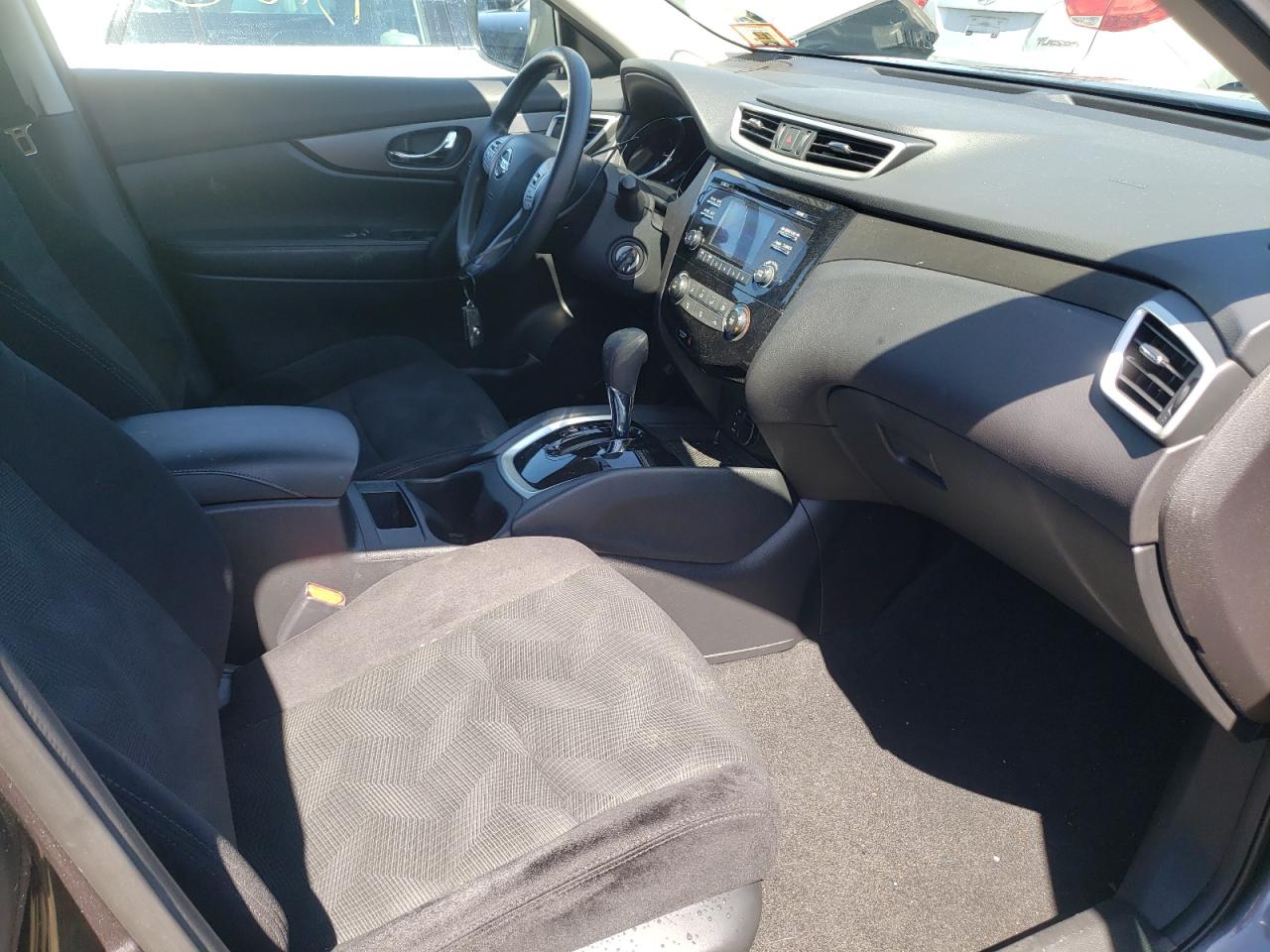 Photo 5 from auction – 2016 NISSAN ROGUE S with VIN 5N1AT2MT1GC886121