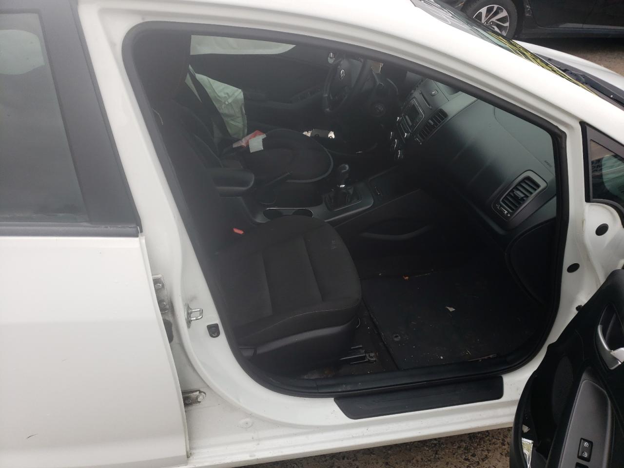 Photo 5 from auction – 2015 KIA FORTE LX with VIN KNAFK4A64F5431741