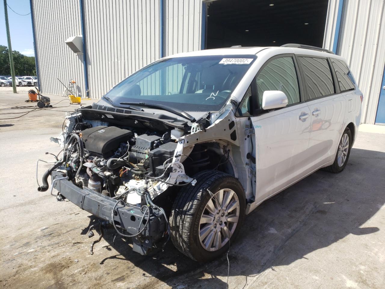 Photo 2 from auction – 2017 TOYOTA SIENNA XLE with VIN 5TDYZ3DC2HS826386