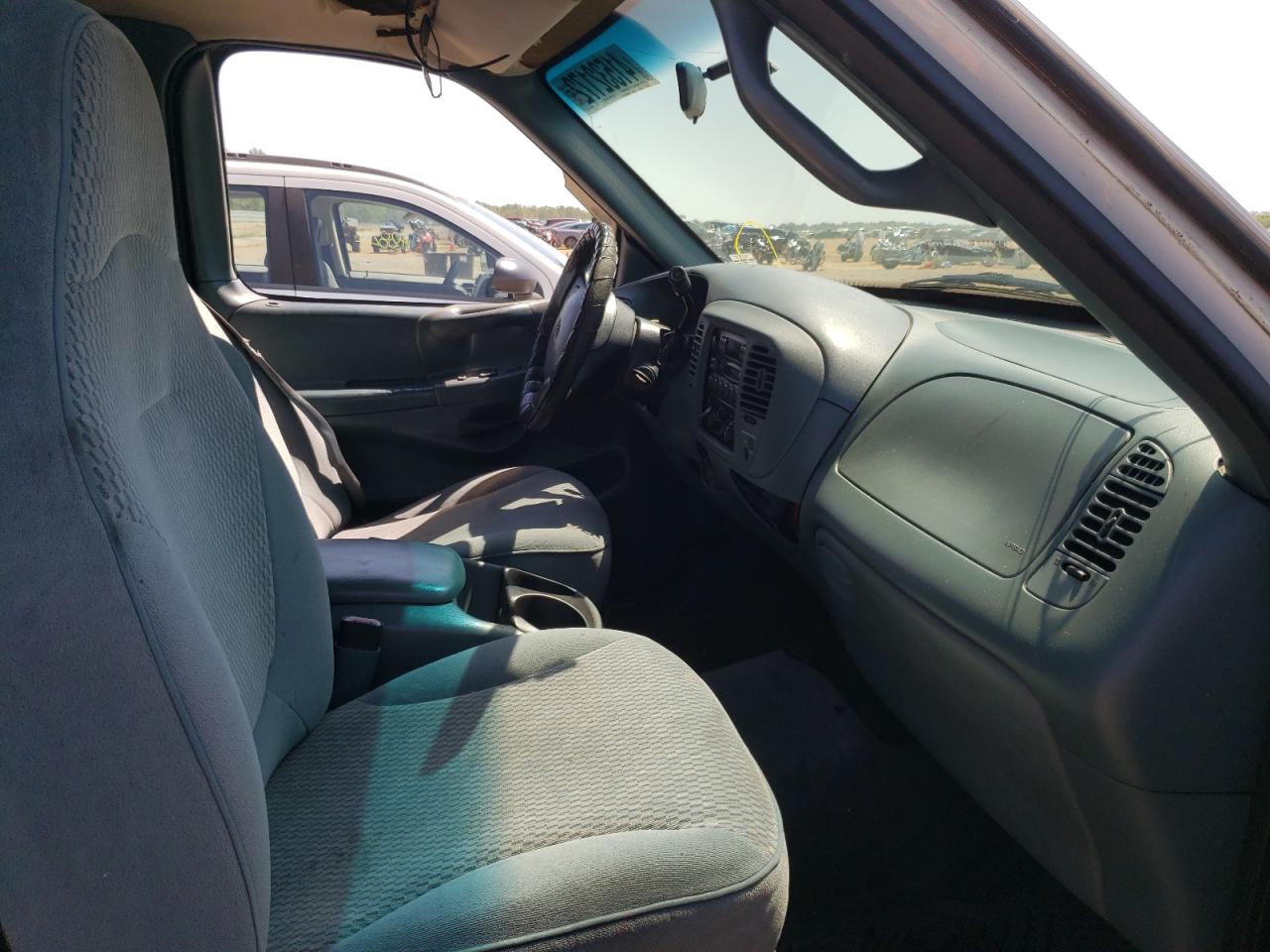 Photo 5 from auction – 1997 FORD F150 with VIN 1FTDX17W8VNB73787