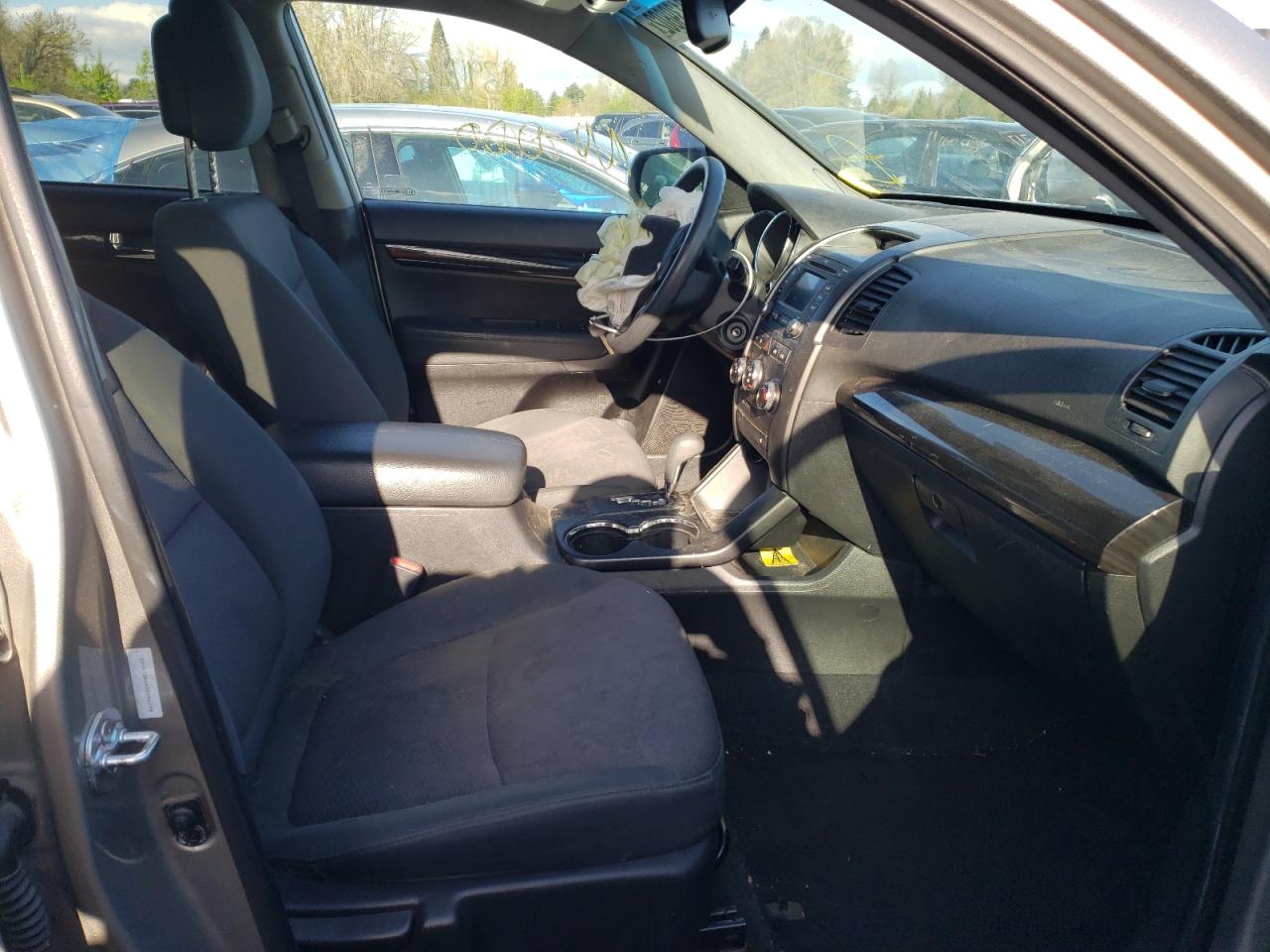 Photo 5 from auction – 2013 KIA SORENTO LX with VIN 5XYKT3A64DG346248