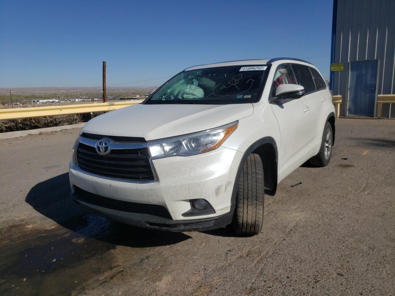 Photo 2 from auction – 2015 TOYOTA HIGHLANDER with VIN 5TDJKRFH5FS219705