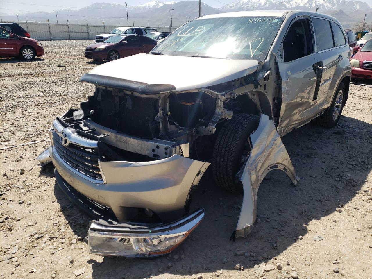 Photo 2 from auction – 2015 TOYOTA HIGHLANDER with VIN 5TDBKRFH9FS210221