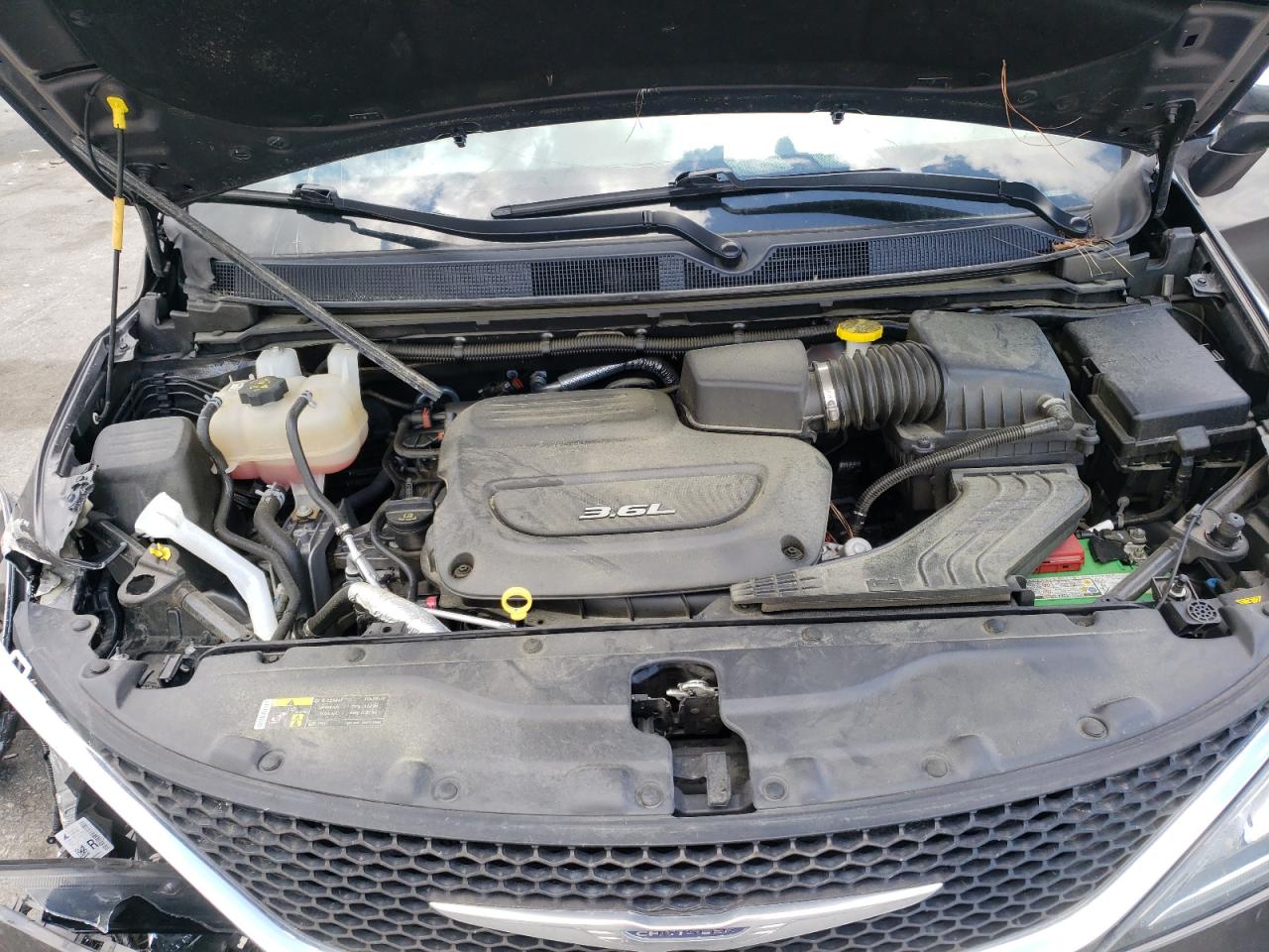 Photo 7 from auction – 2017 CHRYSLER PACIFICA with VIN 2C4RC1GG7HR822092