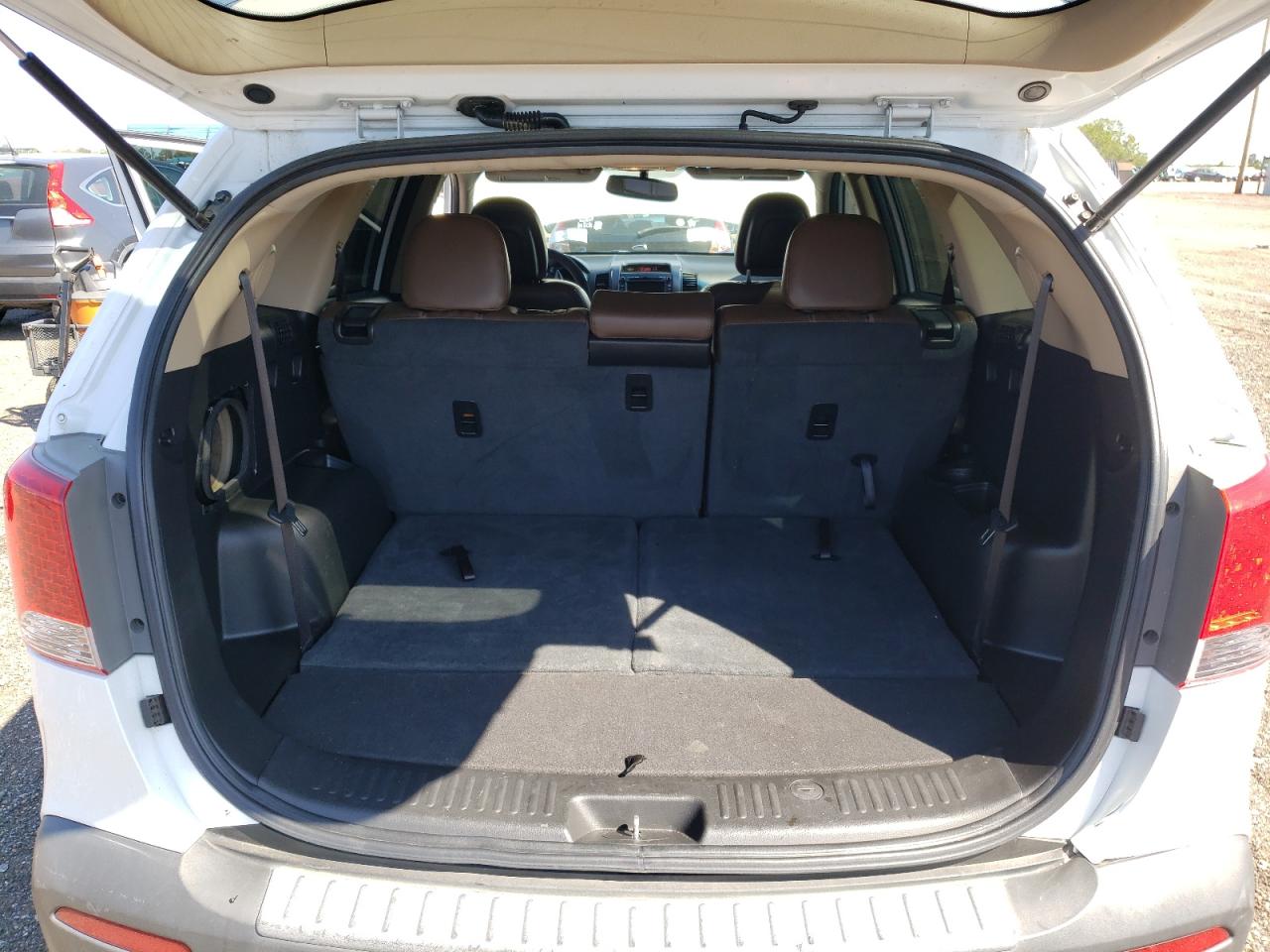 Photo 9 from auction – 2012 KIA SORENTO EX with VIN 5XYKU4A22CG291779