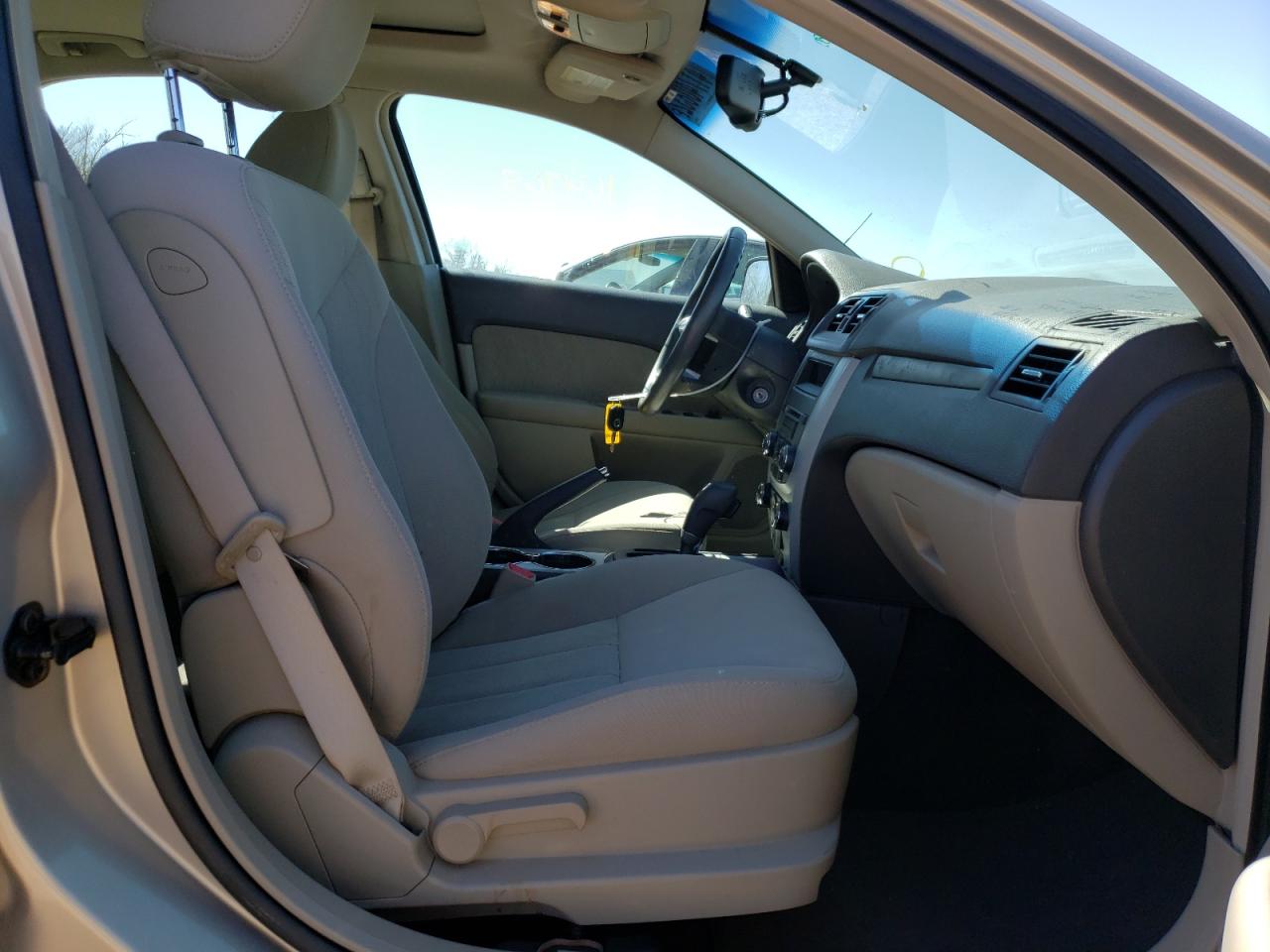 Photo 5 from auction – 2010 MERCURY MILAN with VIN 3MEHM0HA3AR632205
