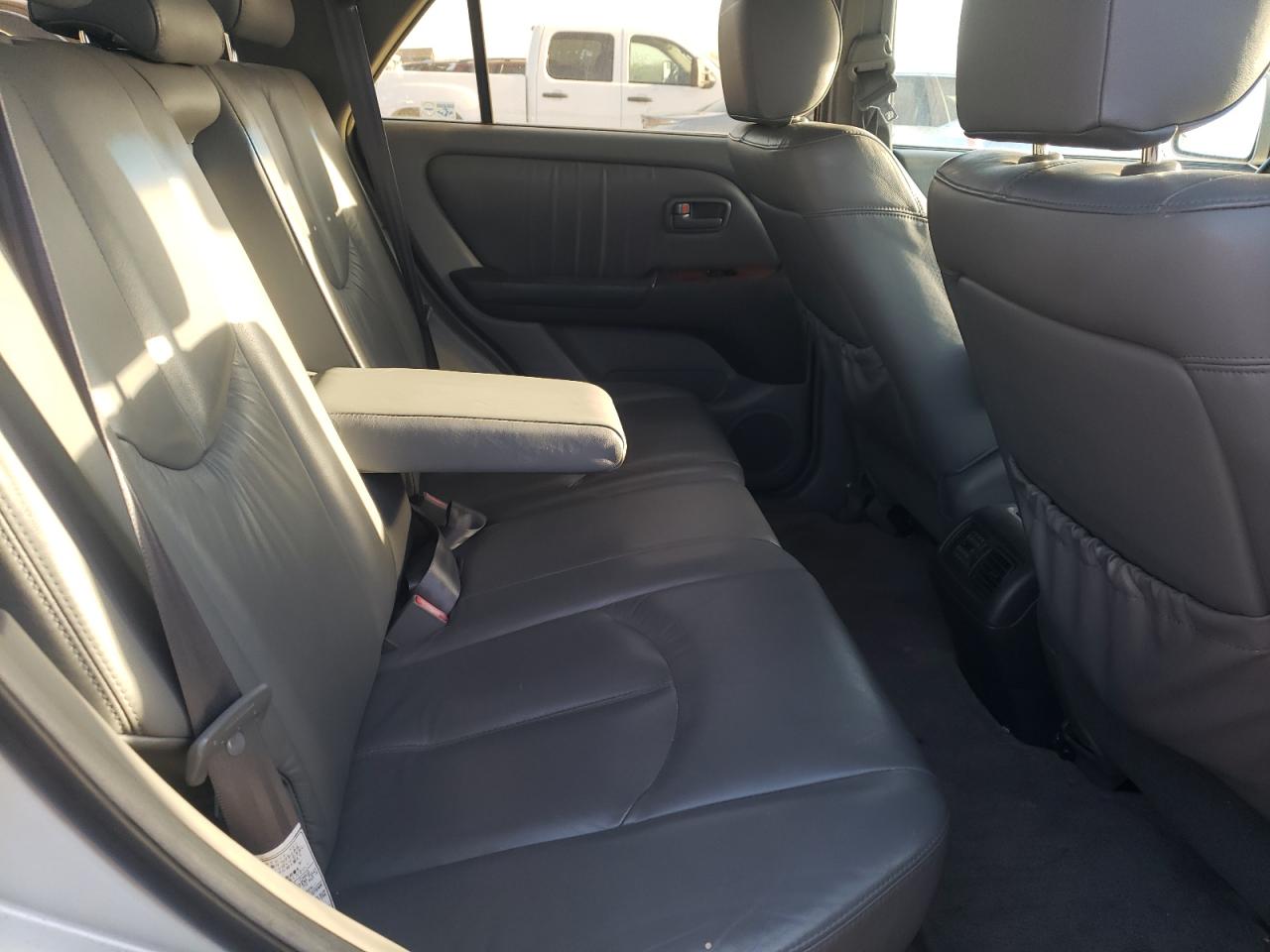 Photo 6 from auction – 1999 LEXUS RX 300 with VIN JT6HF10U5X0033829