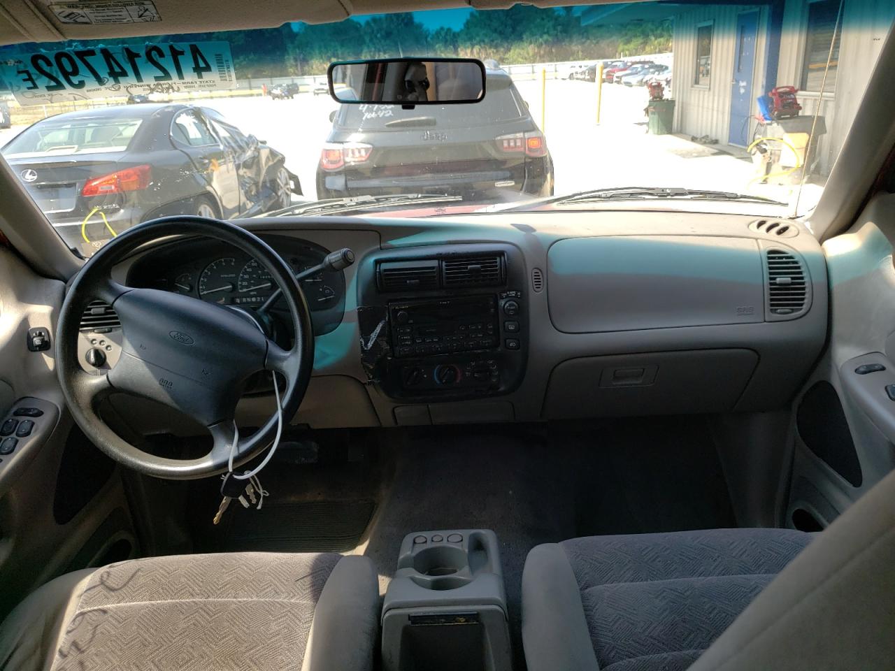 Photo 9 from auction – 2000 FORD EXPLORER X with VIN 1FMDU62X3YUB28204
