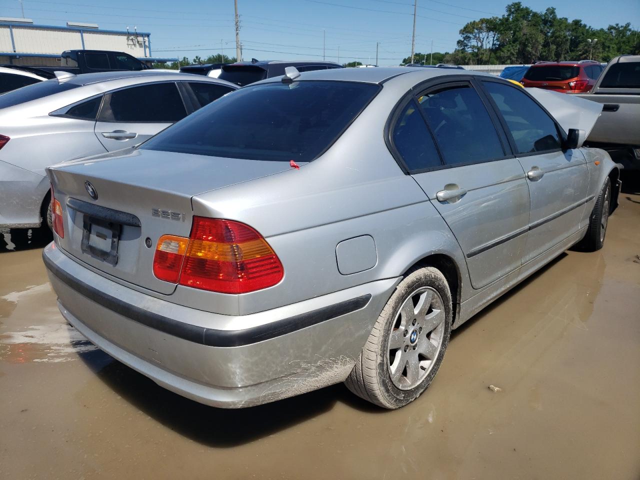 Photo 4 from auction – 2005 BMW 325 I with VIN WBAET37435NJ88379