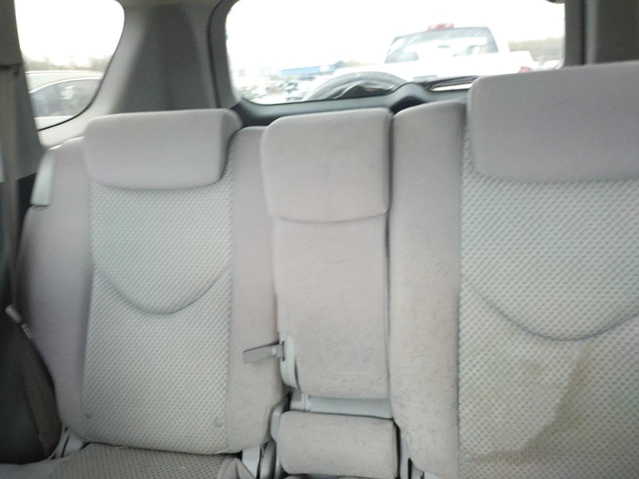 Photo 6 from auction – 2006 TOYOTA RAV4 with VIN JTMZD33V266005145