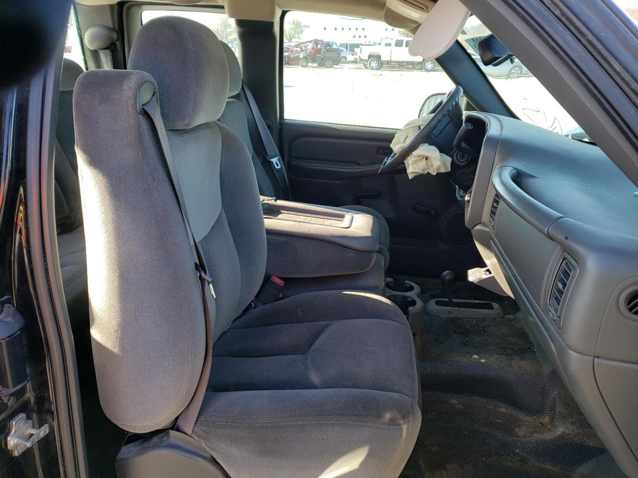 Photo 5 from auction – 2004 GMC NEW SIERRA with VIN 2GTEK19V041334821