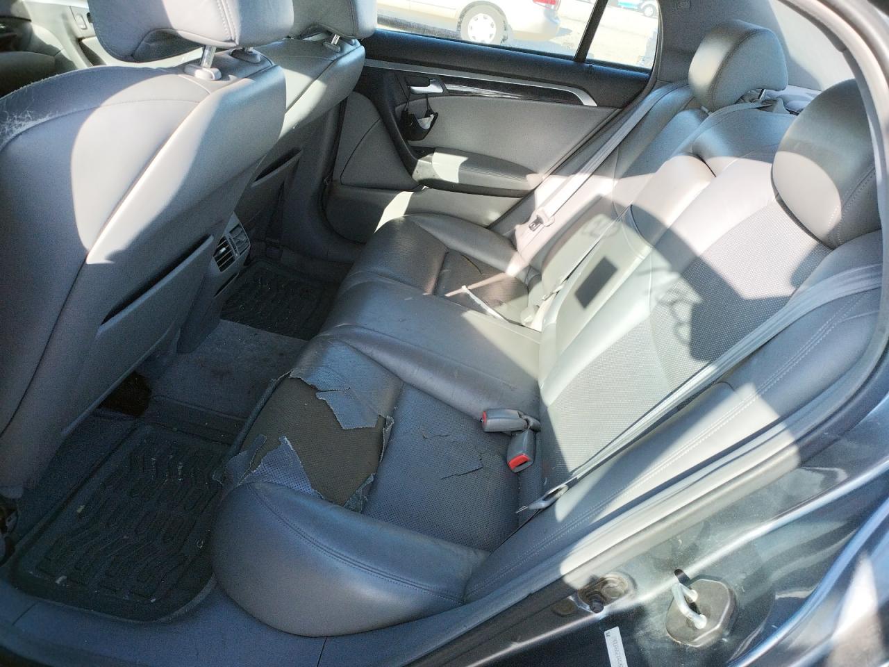 Photo 6 from auction – 2004 ACURA TL with VIN 19UUA662X4A007811