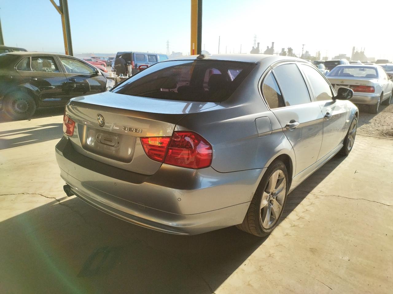 Photo 4 from auction – 2011 BMW 328 I with VIN WBAPH7G53BNN07074