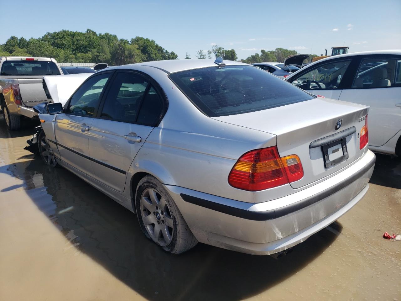 Photo 3 from auction – 2005 BMW 325 I with VIN WBAET37435NJ88379