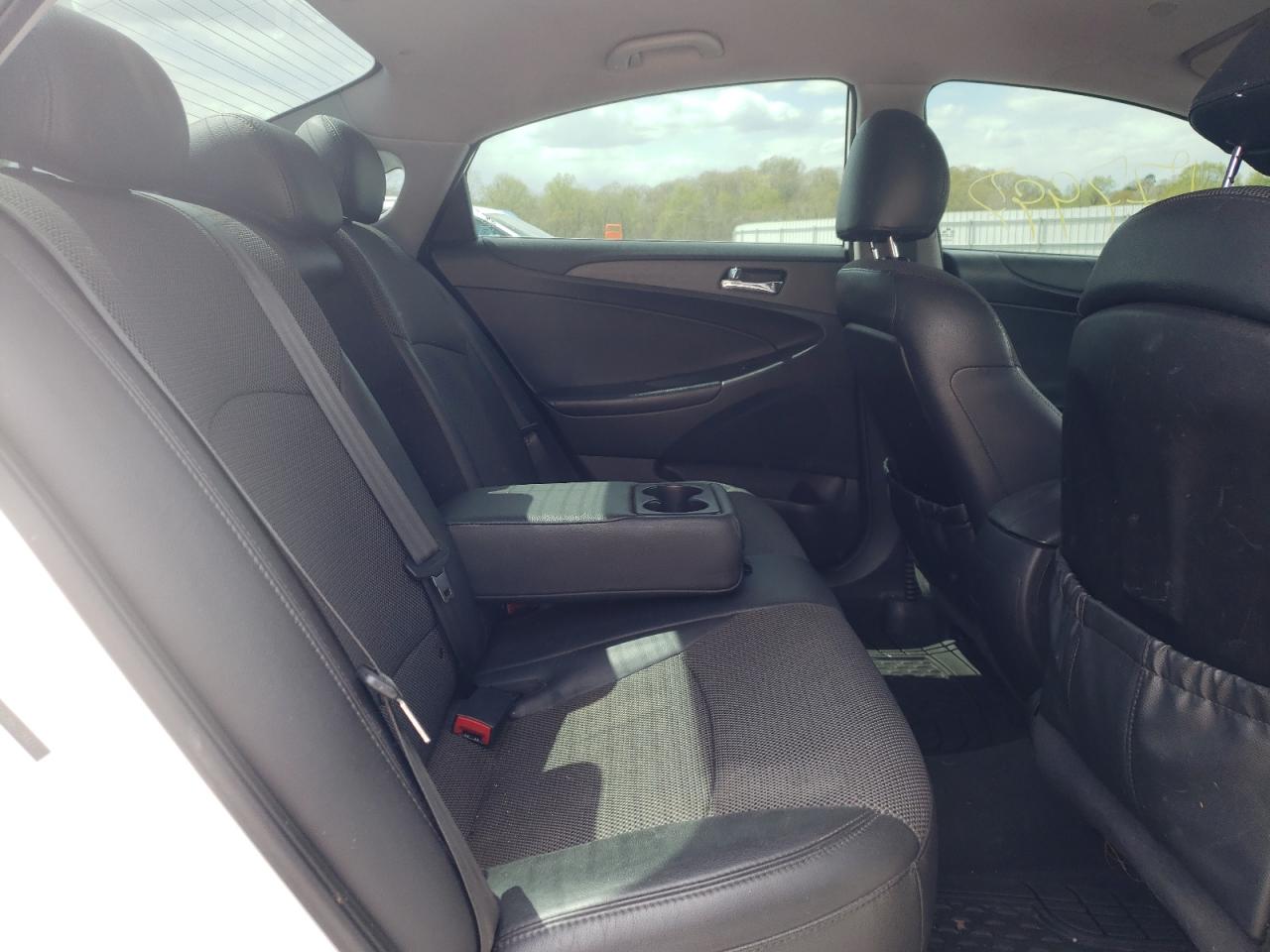 Photo 6 from auction – 2011 HYUNDAI SONATA SE with VIN 5NPEC4AC8BH228427
