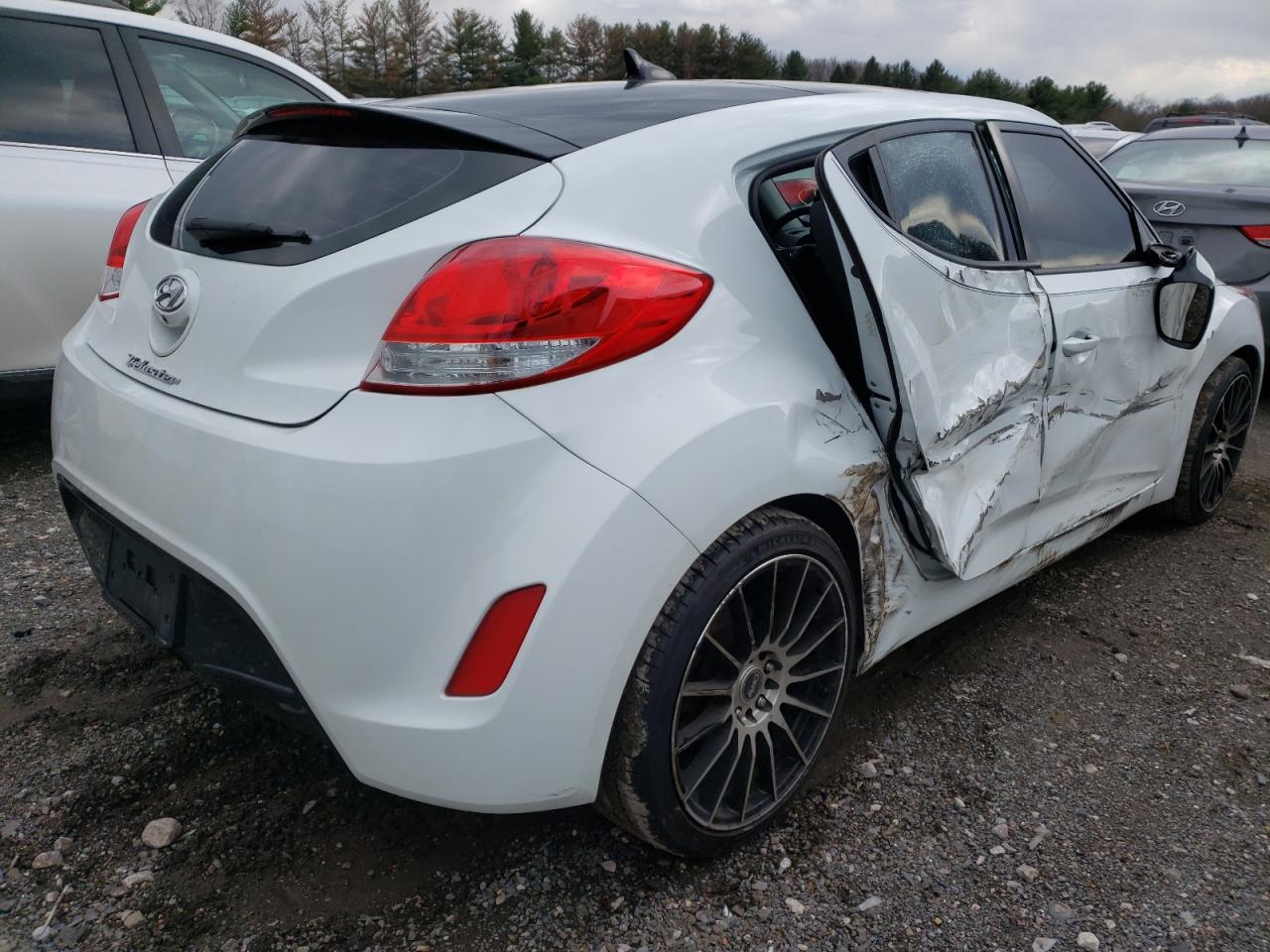 Photo 4 from auction – 2015 HYUNDAI VELOSTER with VIN KMHTC6AD9FU230853
