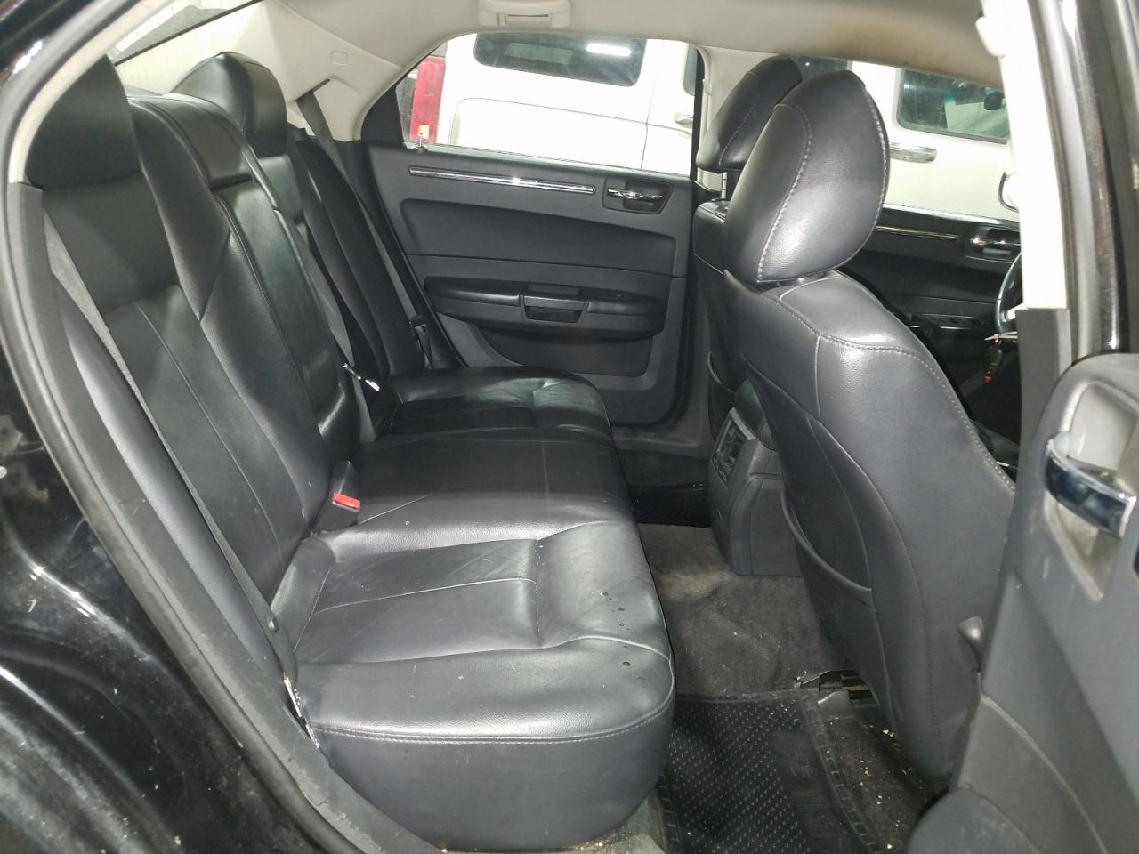 Photo 6 from auction – 2010 CHRYSLER 300 TOURIN with VIN 2C3CA5CV9AH326640