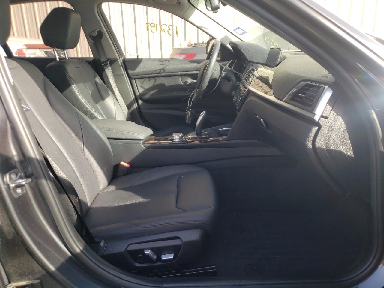 Photo 5 from auction – 2016 BMW 320 I with VIN WBA8A9C50GK616725