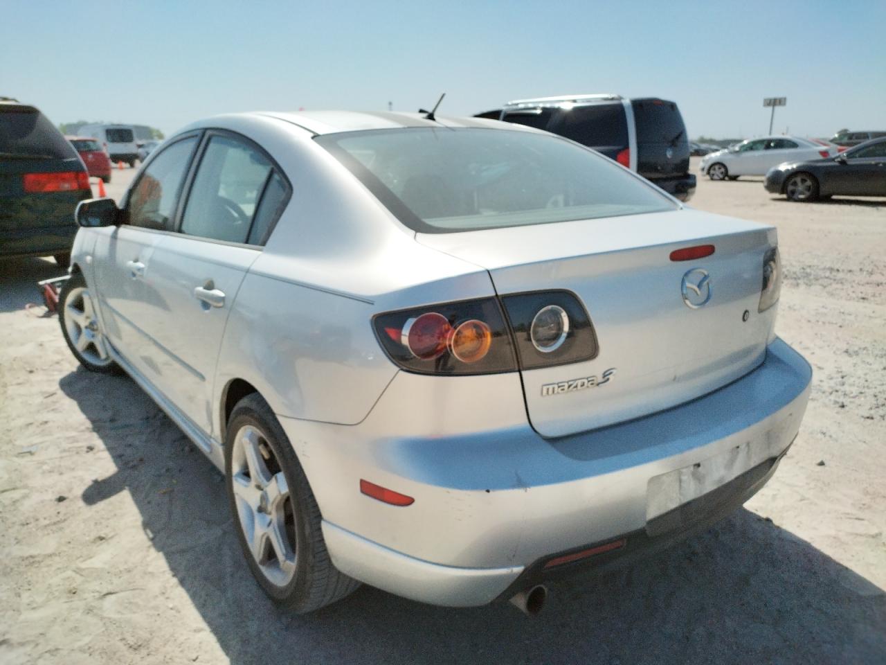 Foto 3 de la subasta – 2006 MAZDA 3 S con VIN JM1BK323861509140
