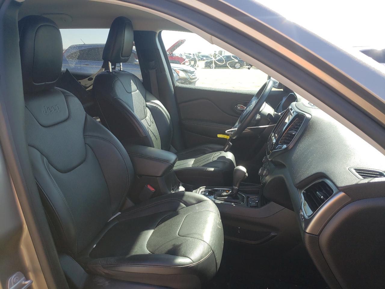 Photo 5 from auction – 2019 JEEP CHEROKEE L with VIN 1C4PJLDB1KD233082