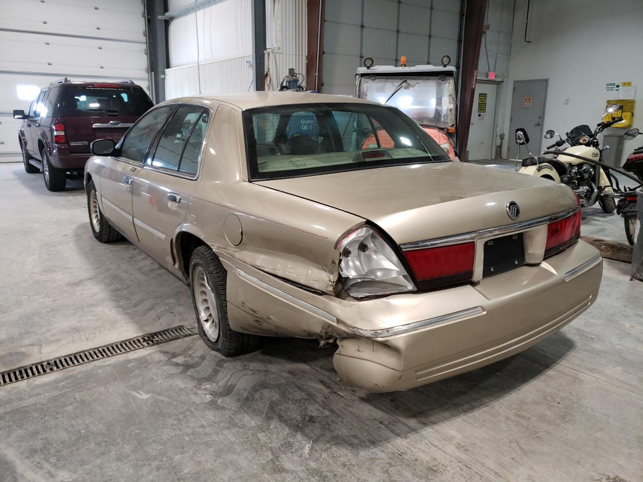 Photo 3 from auction – 2000 MERCURY GRAND MARQ with VIN 2MEFM75WXYX697886