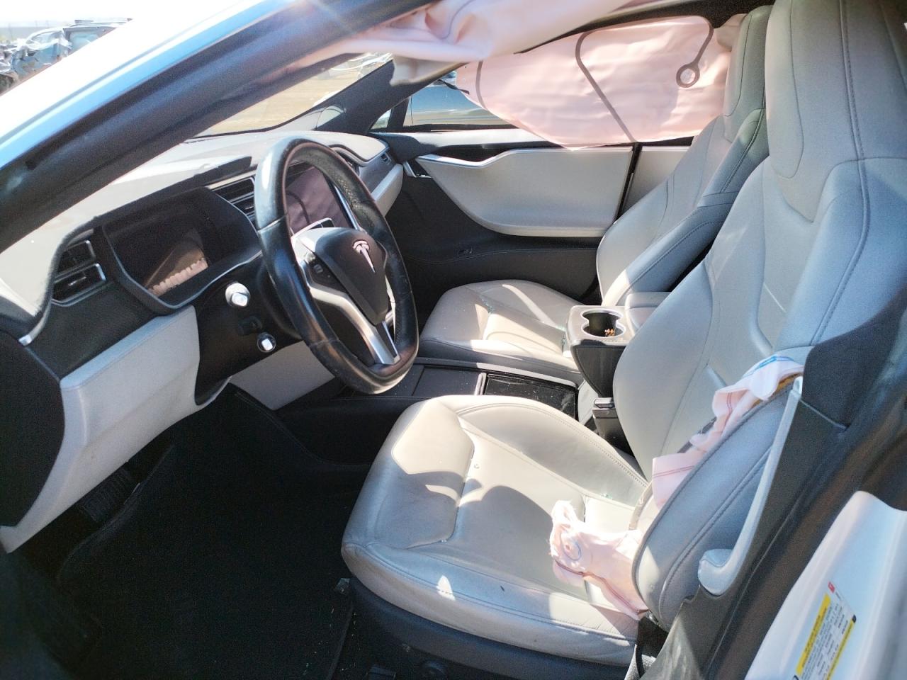 Photo 5 from auction – 2015 TESLA MODEL S 85 with VIN 5YJSA1H2XFF095873