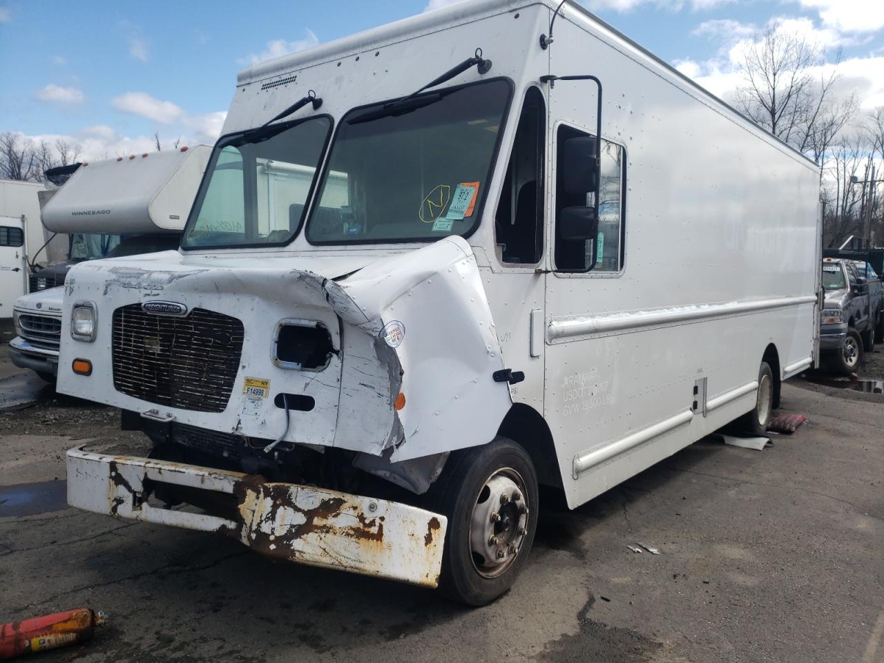 Photo 2 from auction – 2011 FREIGHTLINER CHASSIS M with VIN 4UZAAPDU3BCBD0521