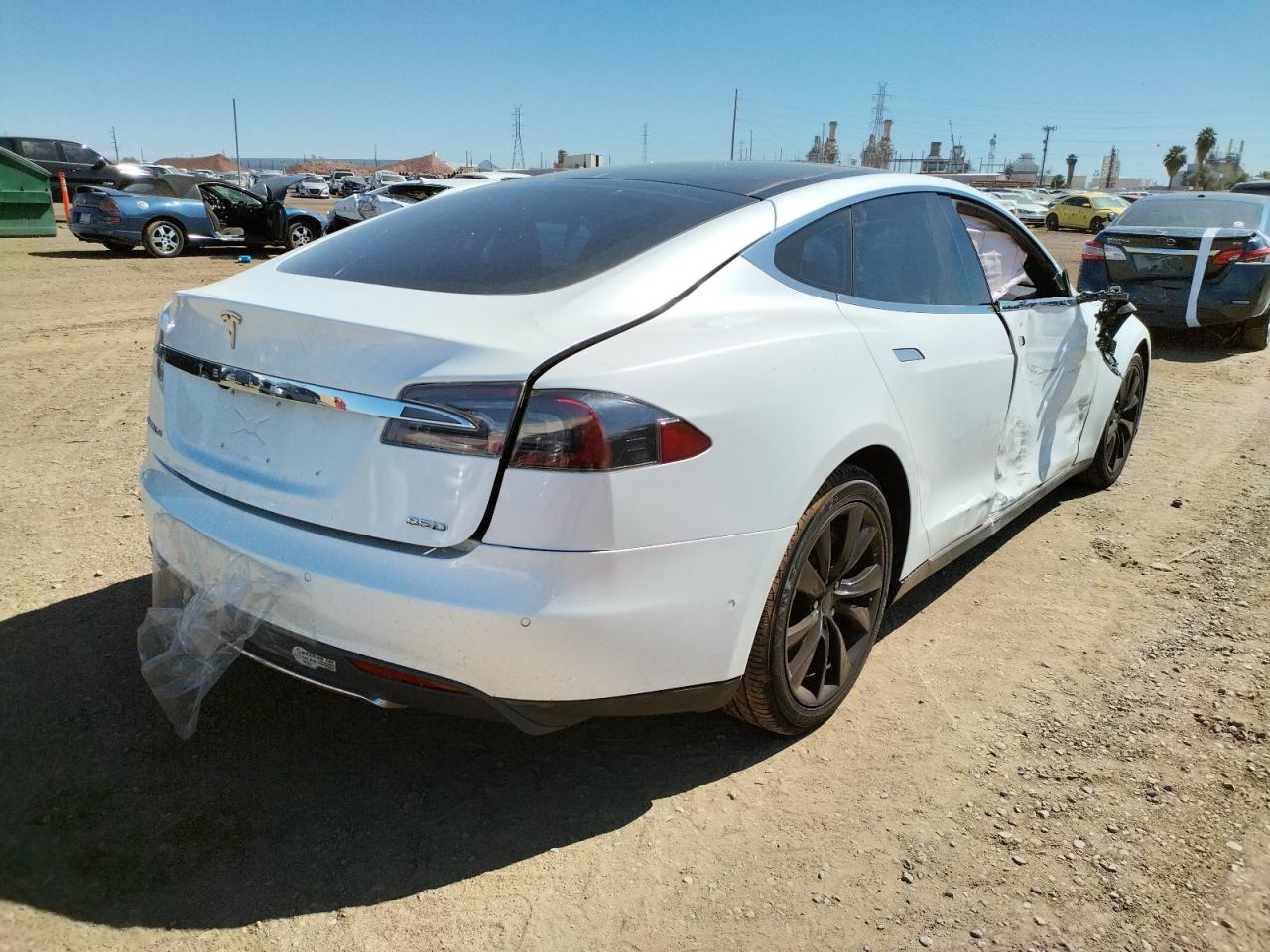 Photo 4 from auction – 2015 TESLA MODEL S 85 with VIN 5YJSA1H2XFF095873