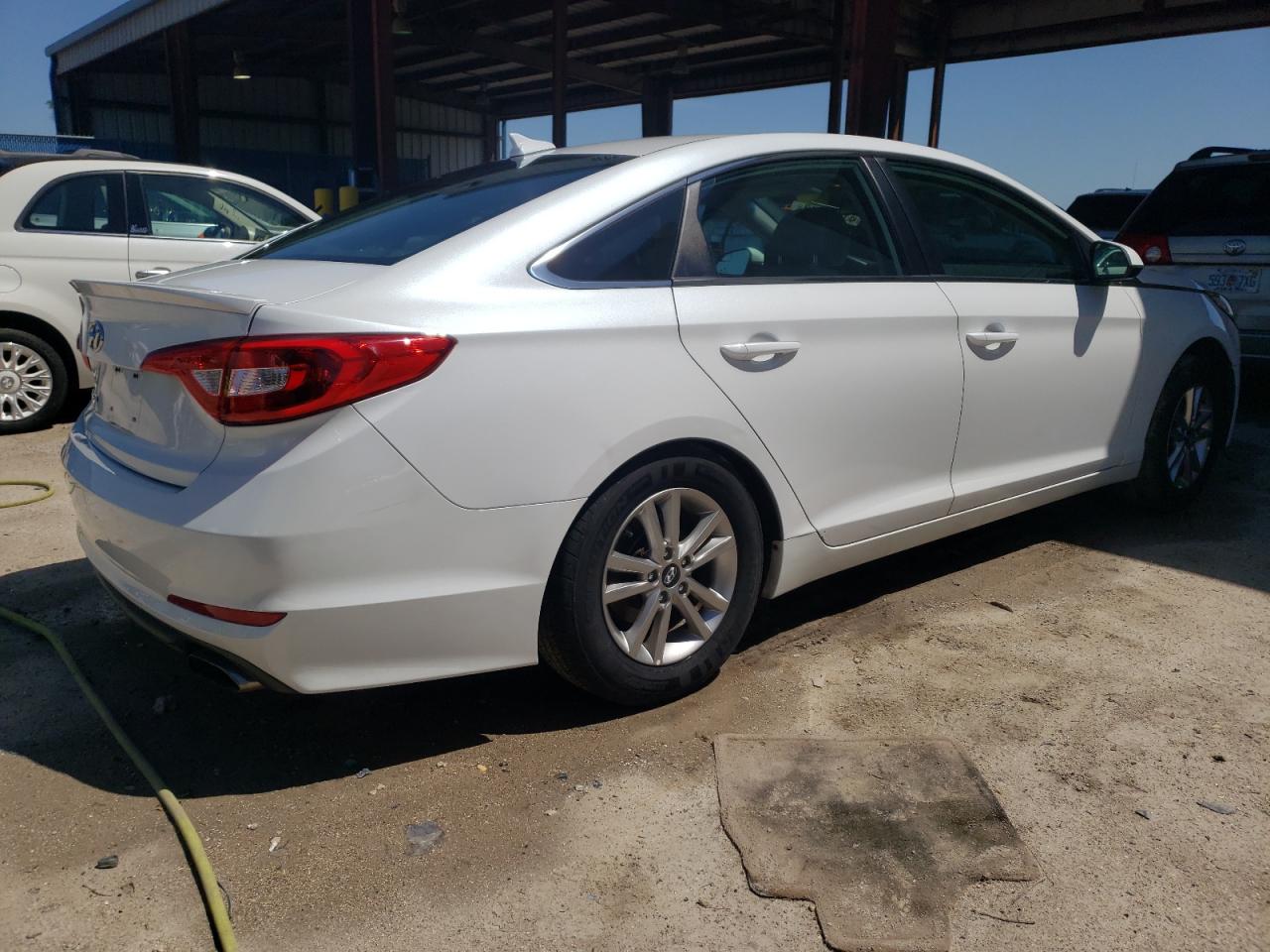 Photo 4 from auction – 2017 HYUNDAI SONATA SE with VIN 5NPE24AF8HH452934