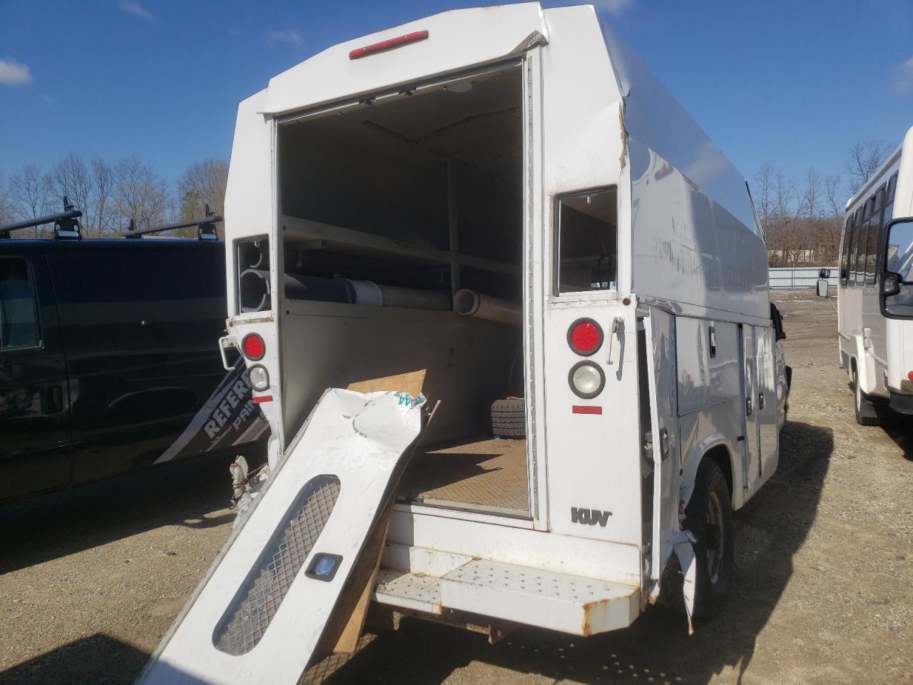 Photo 4 from auction – 2015 FORD ECONOLINE with VIN 1FDWE3FL7FDA01660