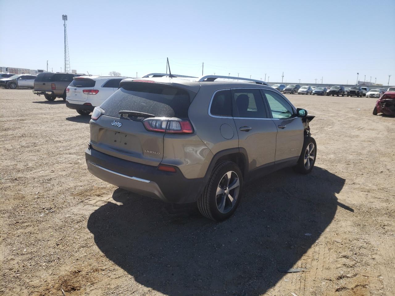 Photo 4 from auction – 2019 JEEP CHEROKEE L with VIN 1C4PJLDB1KD233082