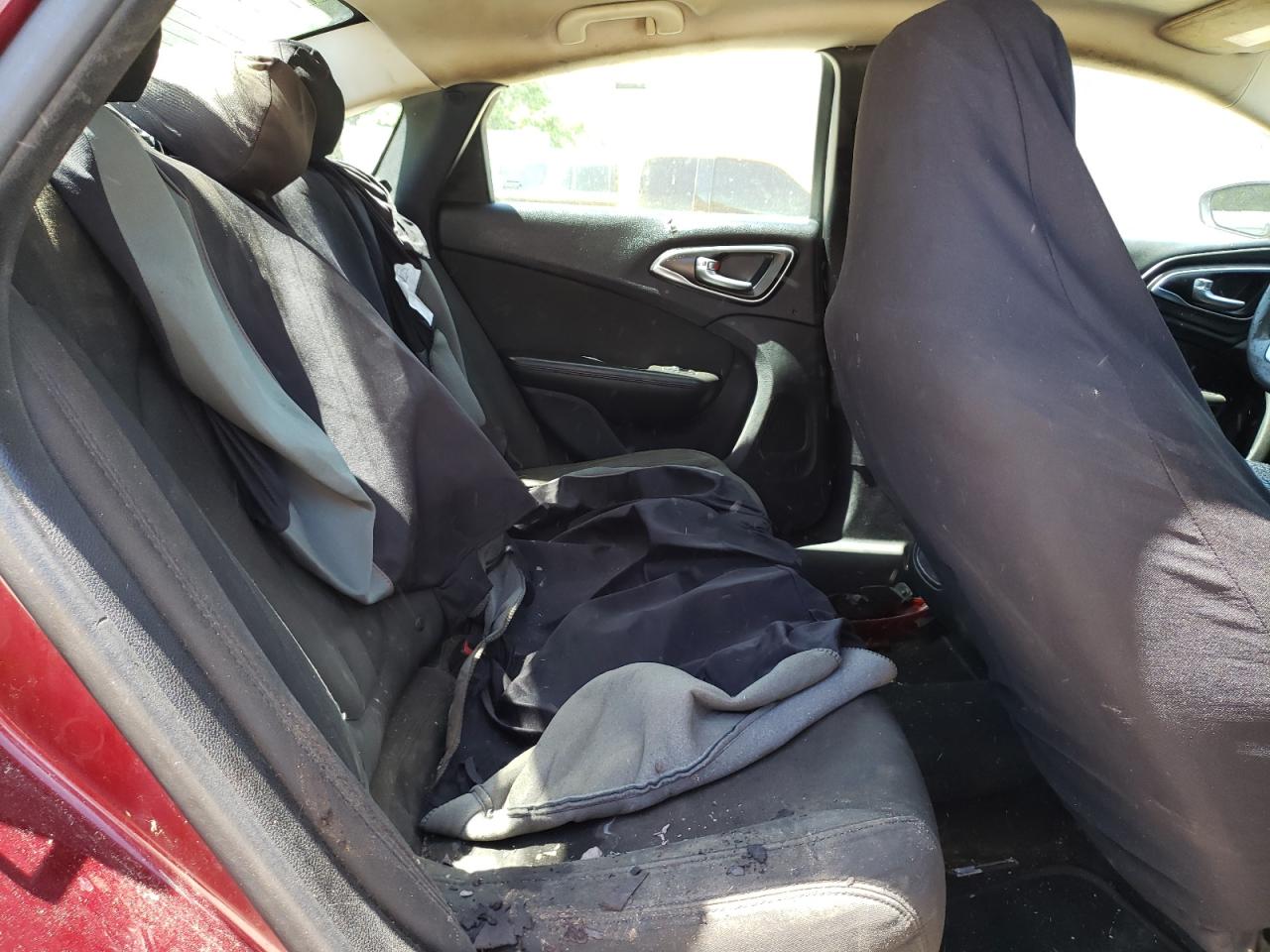 Photo 6 from auction – 2016 CHRYSLER 200 LIMITE with VIN 1C3CCCAB5GN115782
