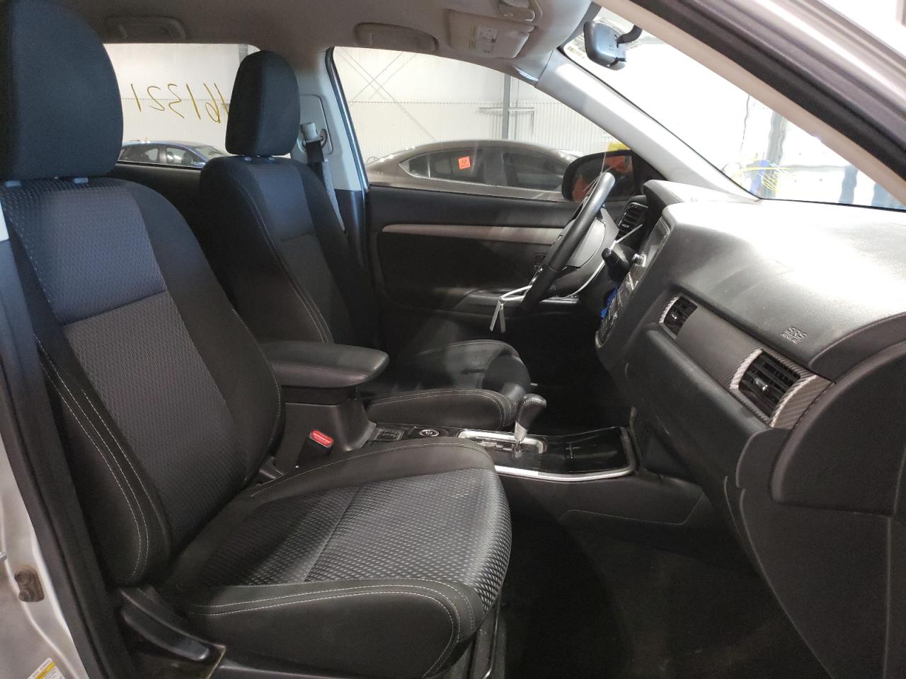 Photo 5 from auction – 2018 MITSUBISHI OUTLANDER with VIN JA4AZ3A33JZ007746