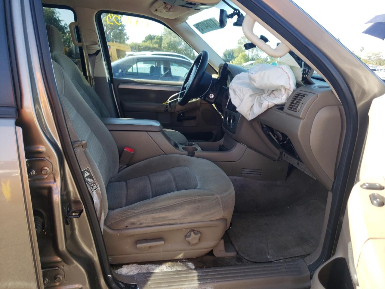 Photo 5 from auction – 2003 FORD EXPLORER X with VIN 1FMZU63K93ZA90997